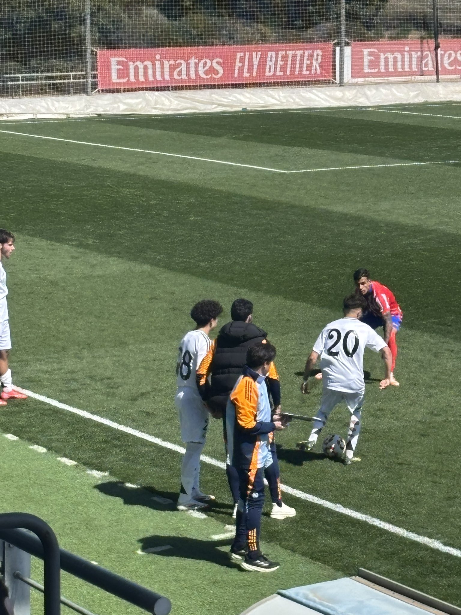 天赋满满!马塞洛15岁儿子恩佐皇马U19首秀,登场5分钟脚后跟助攻